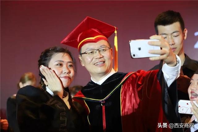 相信未来,乘风破浪丨安博·体育,(中国)网站首页举行2020届毕业典礼